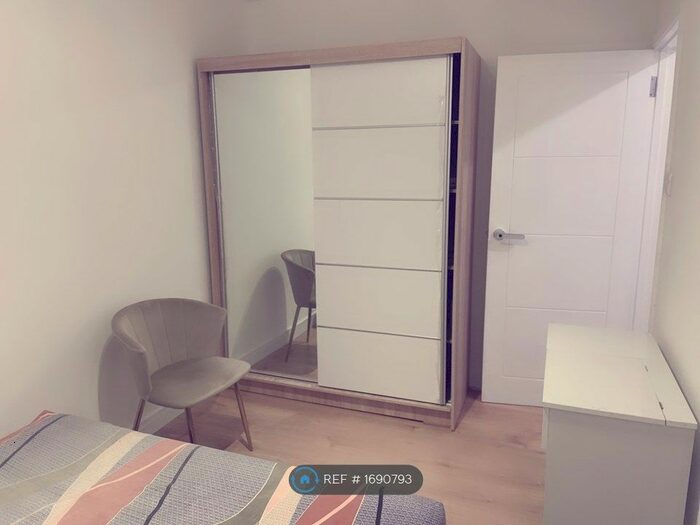 3 Bedroom Flat To Rent In Estcourt Road, Watford, WD17