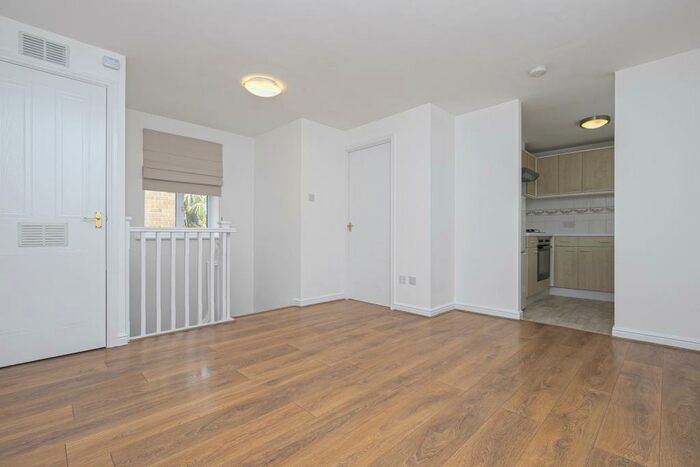 1 Bedroom House To Rent In Sycamore Close, Loughton, IG10