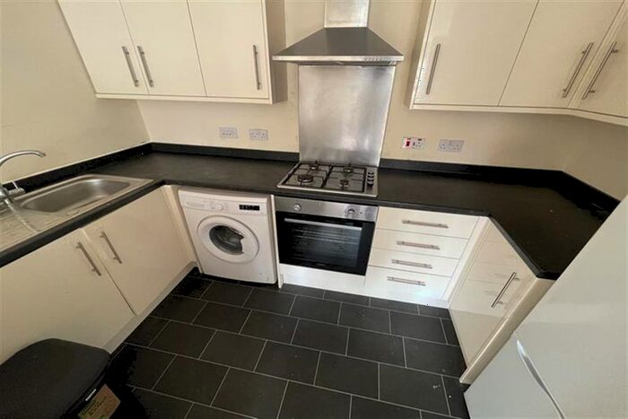 2 Bedroom Flat To Rent In Blenheim Drive, Chilwell, NG9