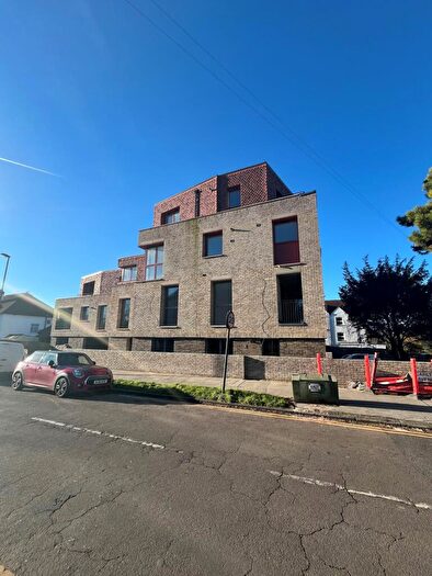 3 Bedroom Apartment To Rent In Selsdon Road, South Croydon, Surrey, CR2