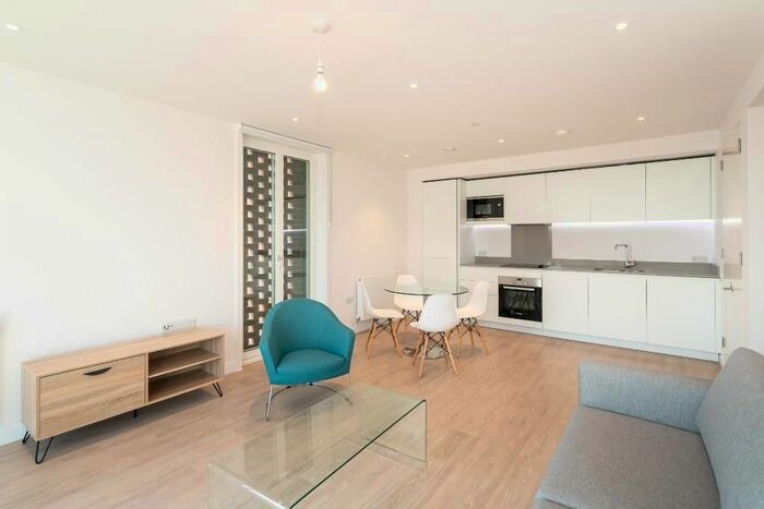 2 Bedroom Flat To Rent In Powerhouse Lane, Hayes, Middlesex, London, UB3