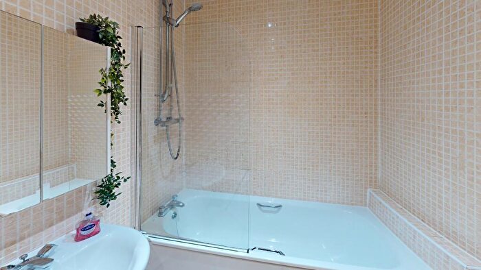 2 Bedroom Flat To Rent In Back Colquitt Street, Liverpool, Merseyside, L1