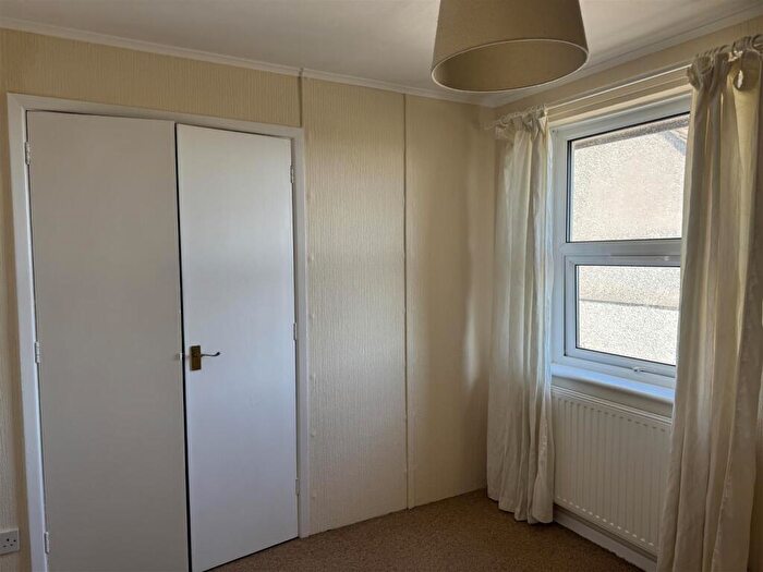 1 Bedroom Flat To Rent In Tregonissey Road, St. Austell, PL25