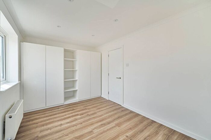 1 Bedroom Terraced House To Rent In Lichfield Road, Cricklewood, London, NW2