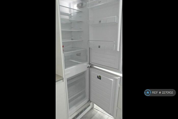 1 Bedroom Flat To Rent In Stroud House, Hook, RG27
