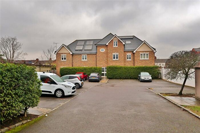 2 Bedroom Apartment For Sale In Maybury Road, Woking, Surrey, GU21