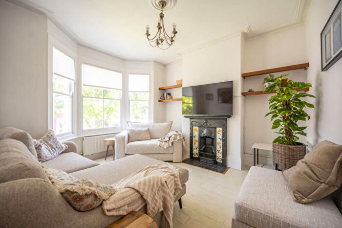 3 Bedroom Flat To Rent In Howard Road, Walthamstow, Walthamstow, London, E17