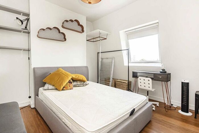 1 Bedroom Flat To Rent In Old Forge Mews, London, W12