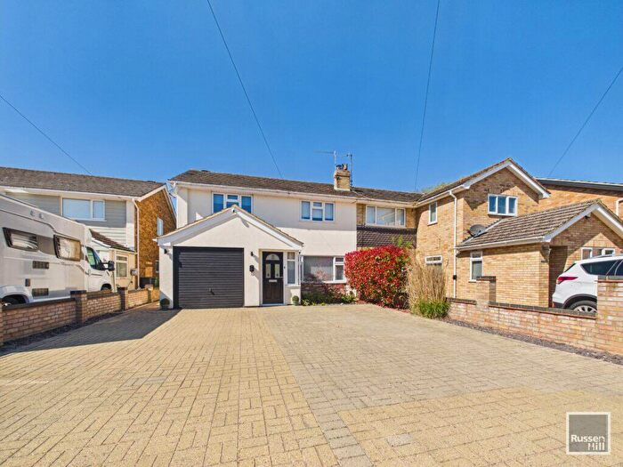 4 Bedroom Semi Detached House For Sale In Lucerne Close, Old Catton, NR6