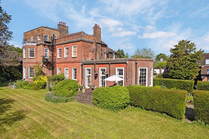 1 Bedroom Flat For Sale In High Street, Great Missenden, HP16