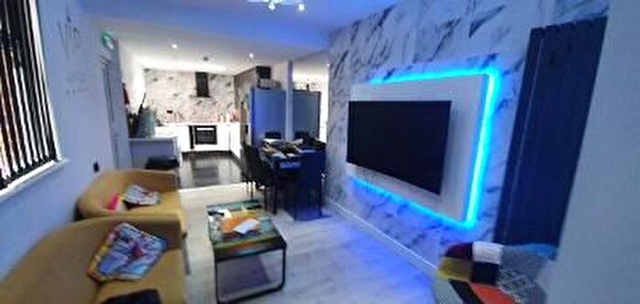 7 Bedroom Terraced House To Rent In Albion St, Manchester, M14