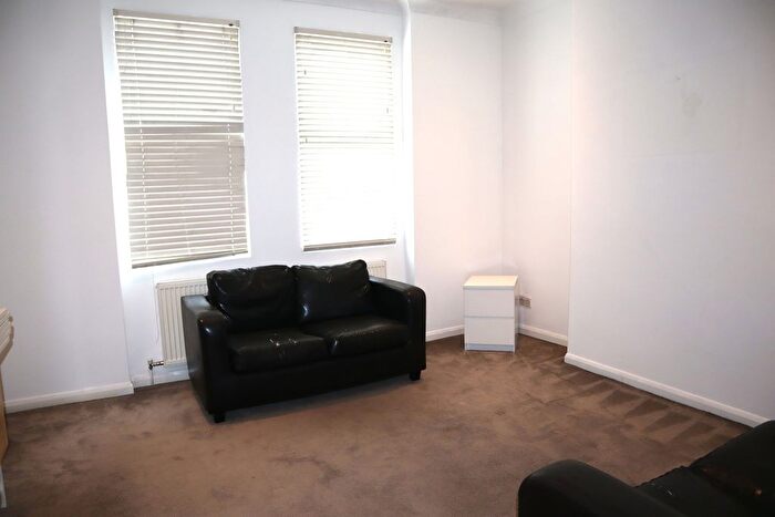 2 Bedroom Flat To Rent In Garratt Terrace, London, SW17