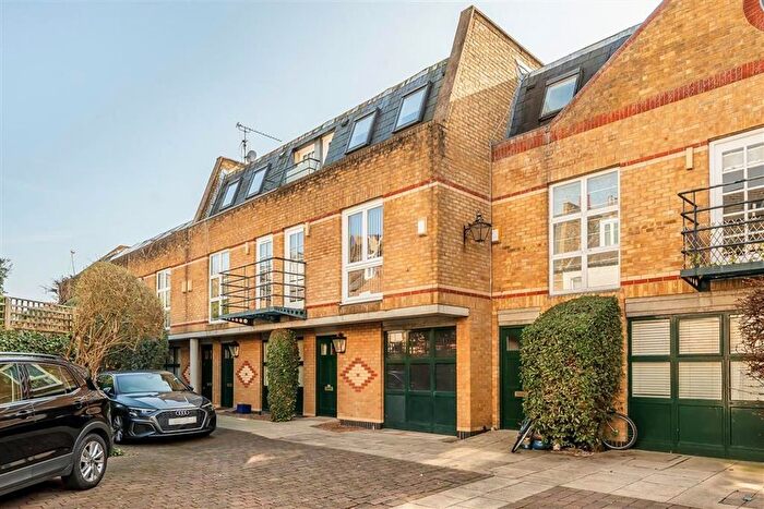 3 Bedroom Property For Sale In The Courtyard, Bishops Park, SW6