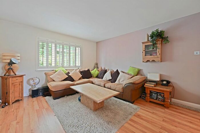 1 Bedroom Flat To Rent In Bridges Lane, Beddington, Croydon, CR0