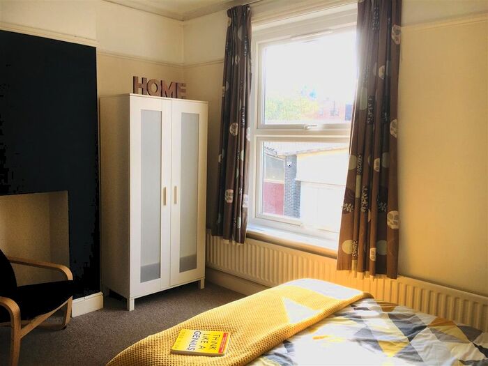 5 Bedroom Terraced House To Rent In Victory Road, Portsmouth, PO1