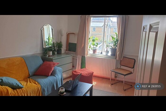 1 Bedroom Flat To Rent In Mile End Road, London, E1