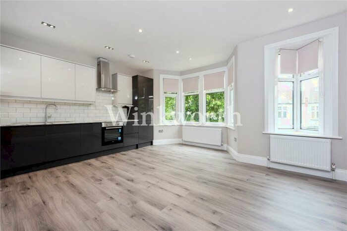 2 Bedroom Apartment To Rent In Lightcliffe Road, London, N13