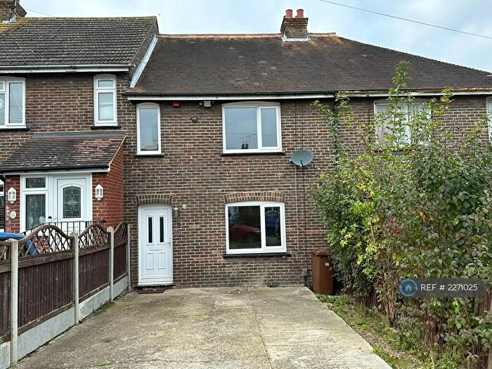 3 Bedroom Terraced House To Rent In Wayfield Road, Chatham, ME5