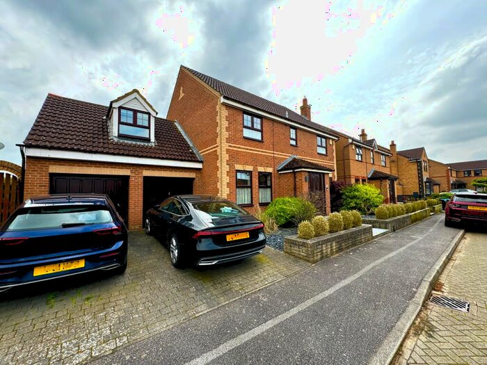 5 Bedroom House To Rent In Curzon Place, Old Farm Park, Milton Keynes, MK7