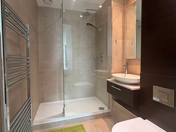 2 Bedroom Flat To Rent In Carriage House, City North Place, London, N4