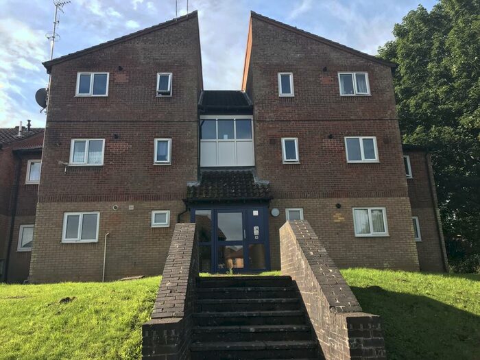 1 Bedroom Apartment To Rent In Howard Close, Daventry, Northants, NN11