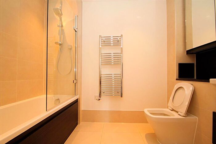 2 Bedroom Flat For Sale In Rookwood Way, London, E3