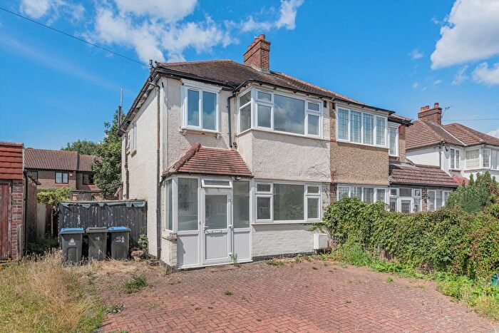 3 Bedroom Detached House To Rent In Barnsbury Close, New Malden, KT3