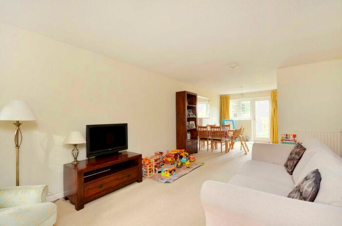 3 Bedroom House To Rent In Broomhall Lane, Horsell, Woking, GU21