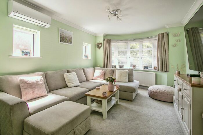 3 Bedroom Detached House For Sale In Wimborne Road, Bournemouth, BH10
