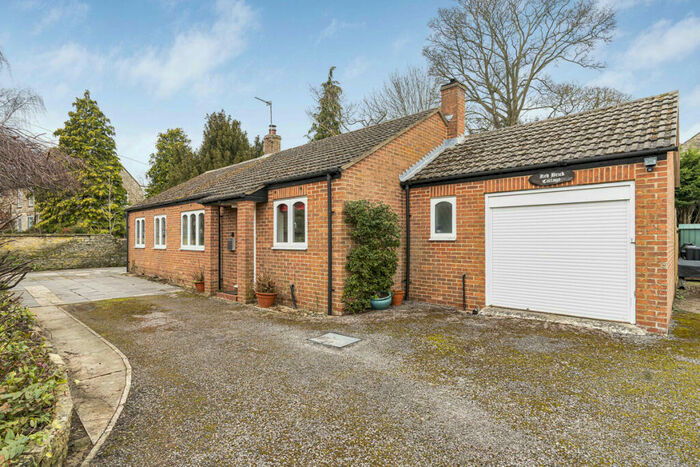 3 Bedroom Bungalow For Sale In Church Lane, Wendlebury, OX25