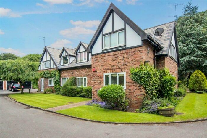 2 Bedroom Apartment To Rent In The Avenue, Sale, M33