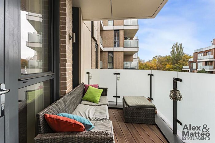 1 Bedroom Flat For Sale In Quebec Way, Canada Water, SE16