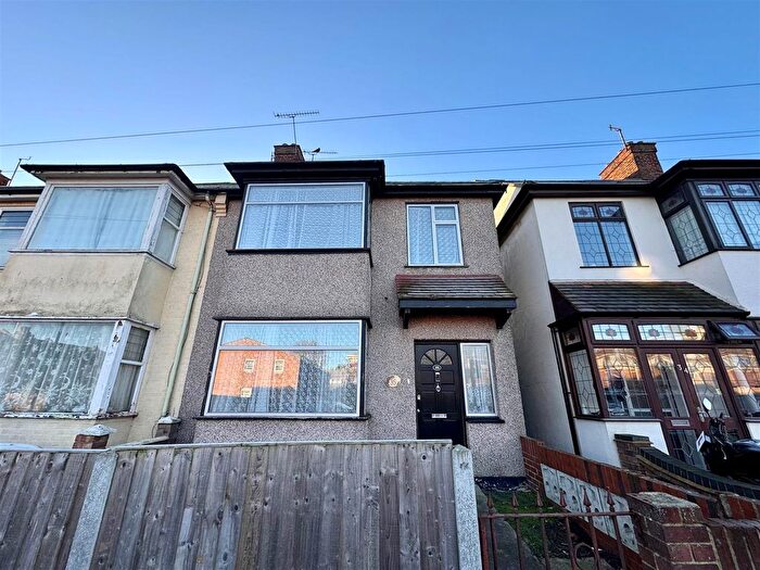 3 Bedroom Semi-Detached House To Rent In Beresford Road, Southend-On-Sea, SS1