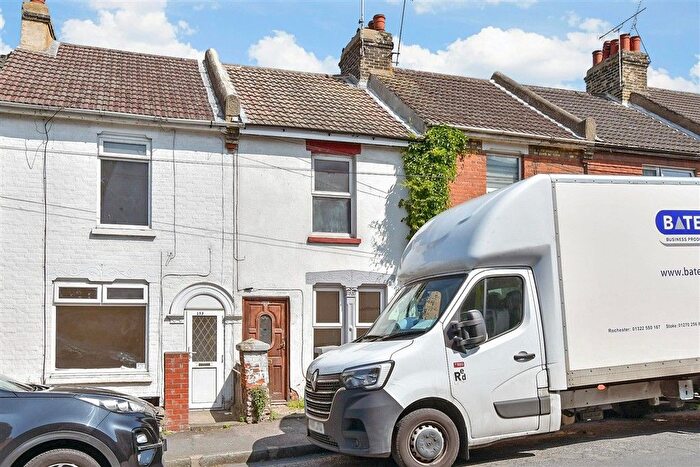 2 Bedroom Terraced House For Sale In Magpie Hall Road, Chatham, Kent, ME4