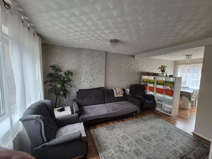 3 Bedroom Semi Detached House For Sale In Eaglesthorpe, Peterborough, PE1