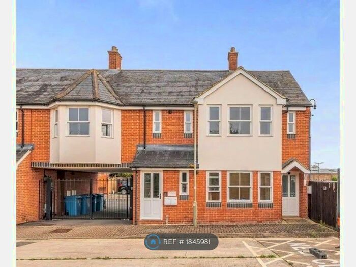 2 Bedroom Flat To Rent In Bicester, Oxon, OX26