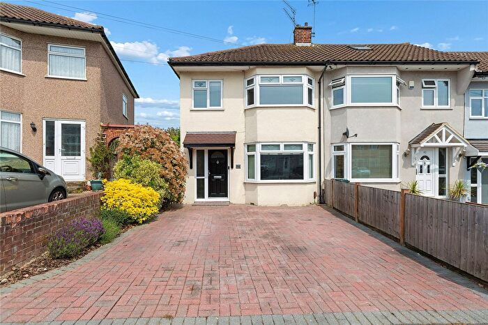 3 Bedroom End Of Terrace House For Sale In Severn Drive, Upminster, RM14