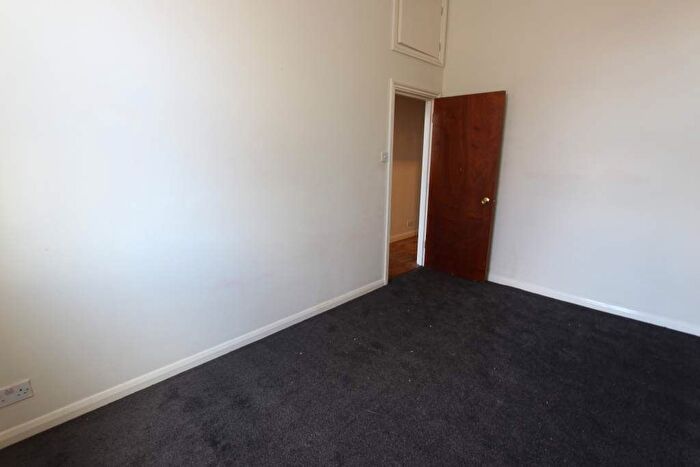 2 Bedroom Flat To Rent In Heddon Court Parade, Barnet, EN4