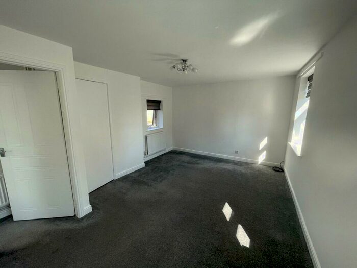 1 Bedroom Flat To Rent In Back Lane, Horsforth, Leeds, West Yorkshire, LS18