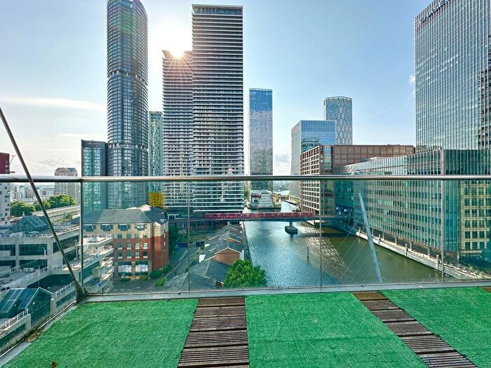 2 Bedroom Flat To Rent In Discovery Dock Apartments, Canary Wharf, E14