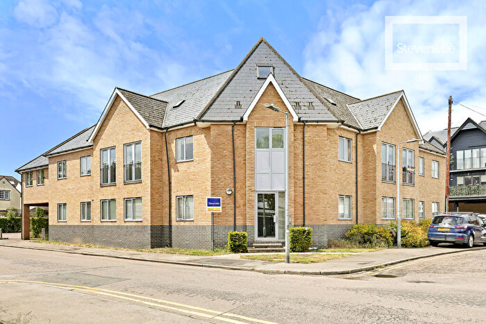 2 Bedroom Apartment For Sale In Forest Court, Hemnall Street, Epping, CM16