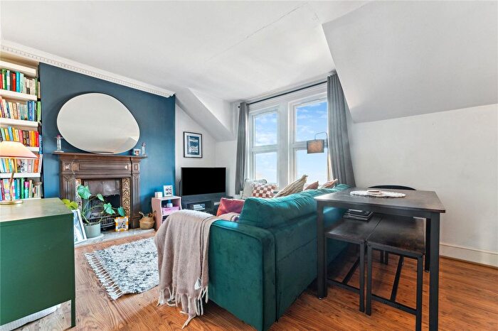 1 Bedroom Flat To Rent In Huguenot Place, London, SW18