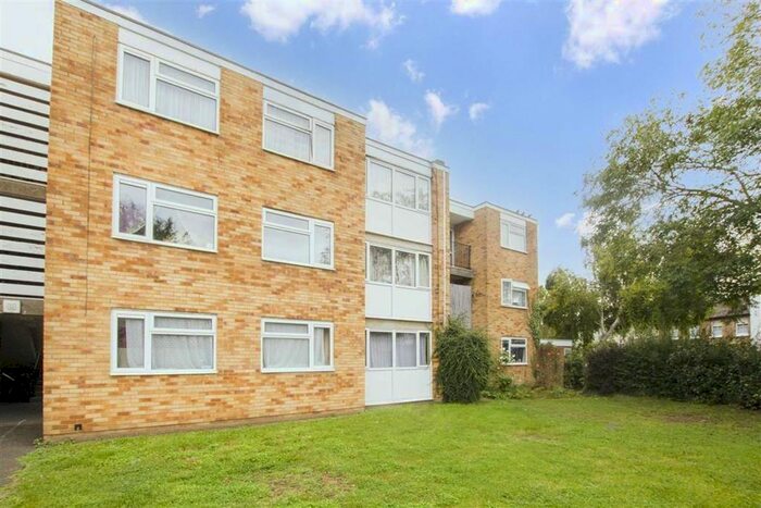 3 Bedroom Flat To Rent In Walpole Road, Teddington, TW11