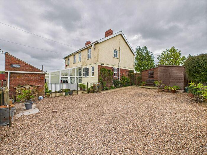 3 Bedroom Semi-Detached House For Sale In Dovendale Farm Cottages, Tathwell, Louth, LN11