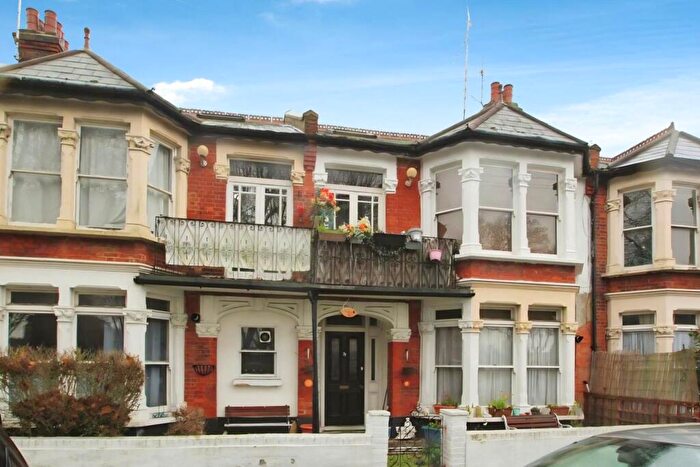 1 Bedroom Flat For Sale In Warrior Square, Southend On Sea, SS1