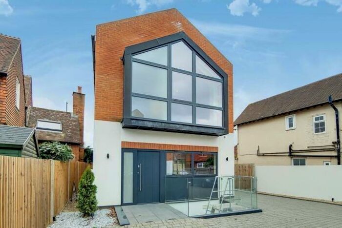 4 Bedroom Detached House For Sale In Winkfield Road, Ascot, Berkshire, SL5