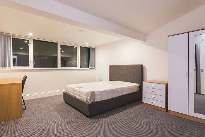 1 Bedroom Flat To Rent In Flat, Blenheim Terrace, LS2