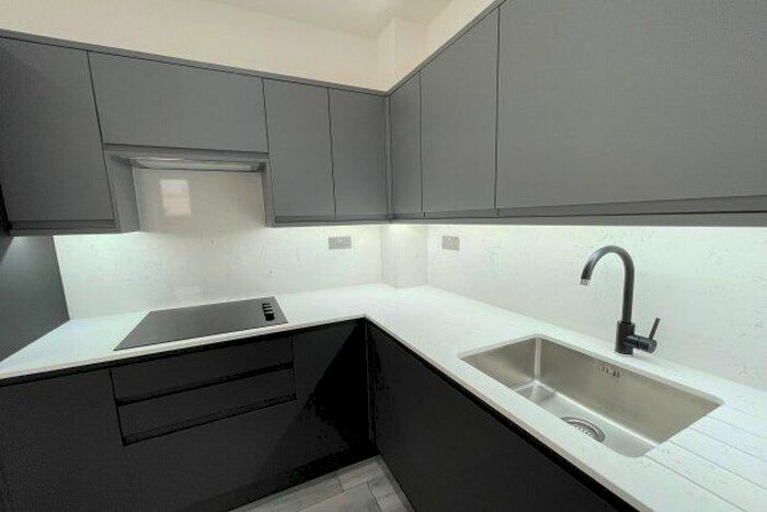 2 Bedroom Flat To Rent In Chingford Road, London, E17