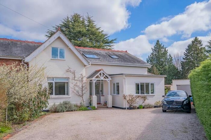 4 Bedroom Semi-Detached House For Sale In Redwing Close, Halfkey, Malvern, WR14