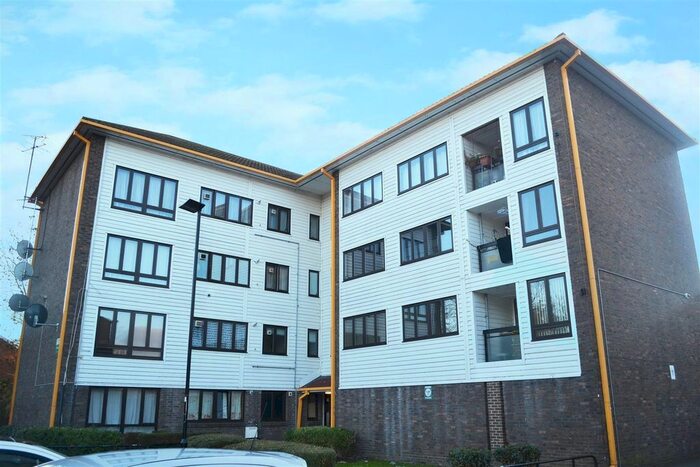 3 Bedroom Flat To Rent In Summerwood Road, Isleworth TW7